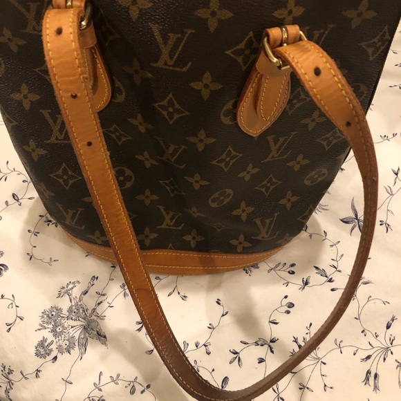 Louis Vuitton Petite Bucket Bag - Picture 14 of 15